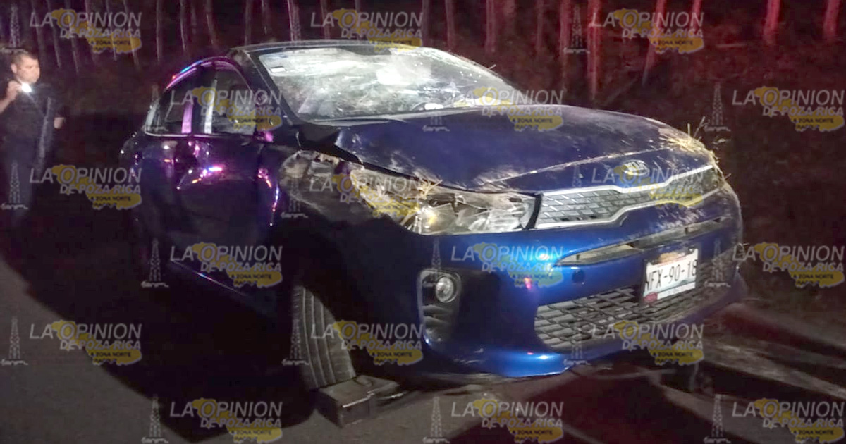 Tras volcar su auto, el chofer huyó