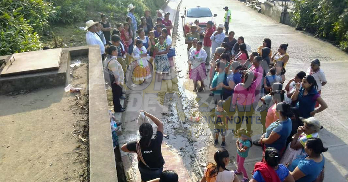 Vecinos acaparan el agua del pueblo