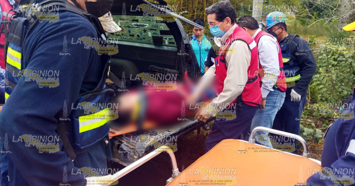 ¡Maestra lesionada en una volcadura!