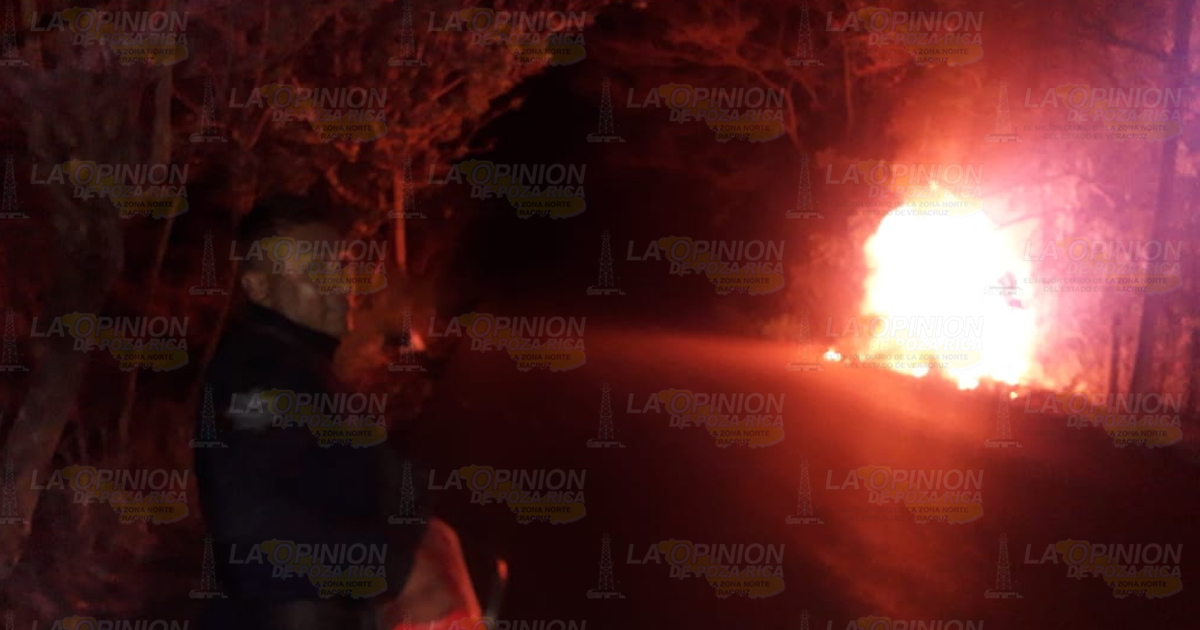 Automóvil quedó reducida a cenizas tras incendiarse