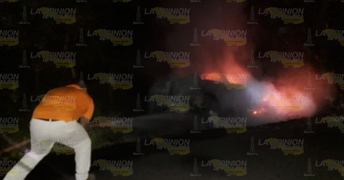 Automóvil quedó reducida a cenizas tras incendiarse