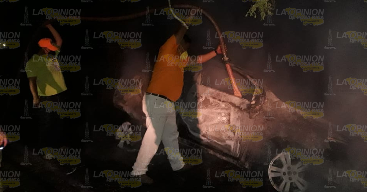 Automóvil quedó reducida a cenizas tras incendiarse