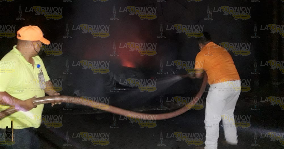 Automóvil quedó reducida a cenizas tras incendiarse