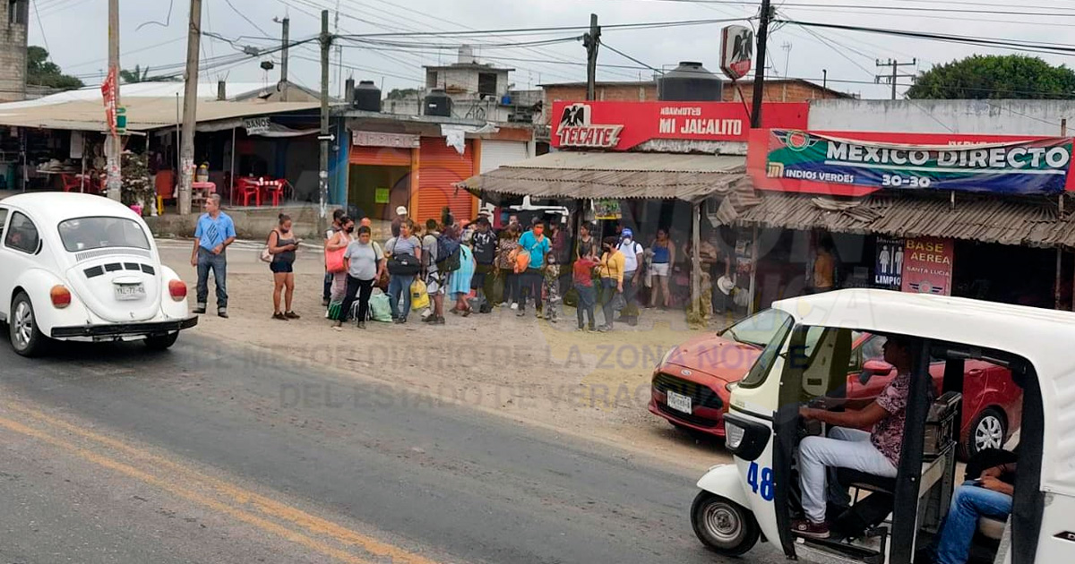 Abarrotan turistas transporte público
