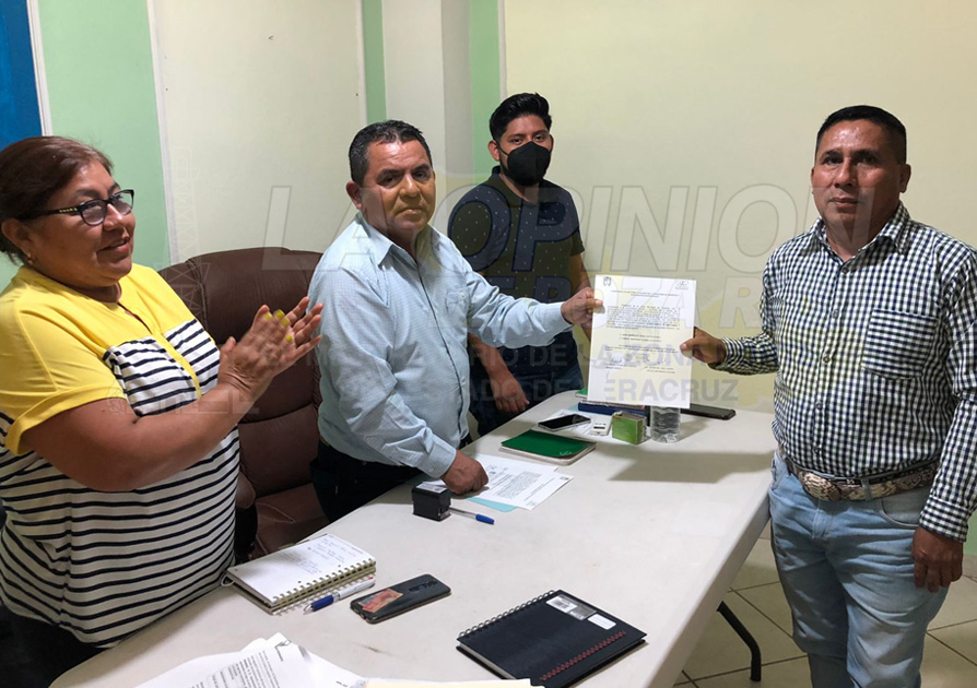 Alcalde toma protesta a nuevos agentes y subagentes en Progreso de Zaragoza