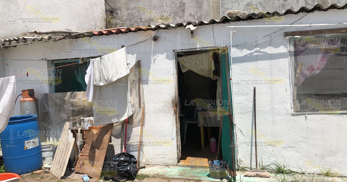 Amenazan a abuelitos por agarrar agua de un pozo 2