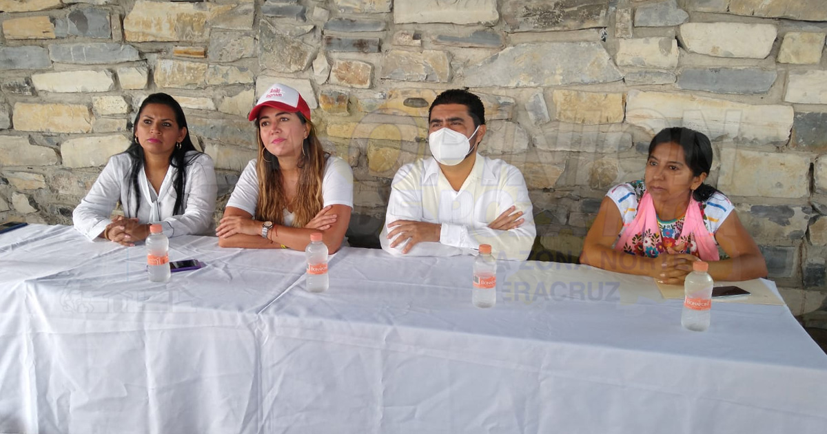 La diputada Anilú Ingram se reúne con empresarios papantecos