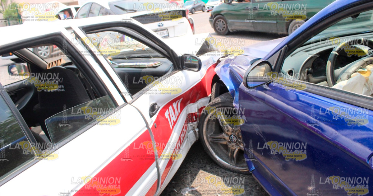 Aparatosa carambola de cuatro autos frente al Seguro Social