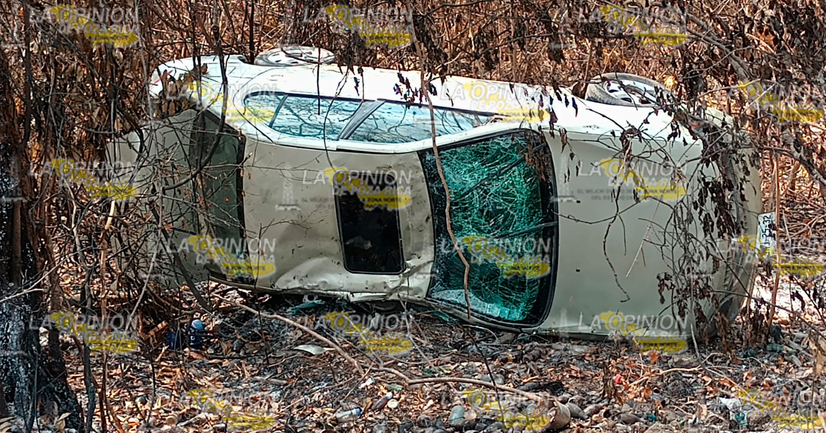 Auto volcado y abandonado