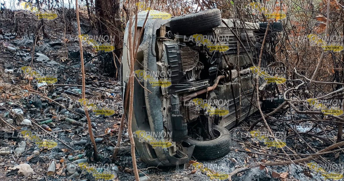 Auto volcado y abandonado