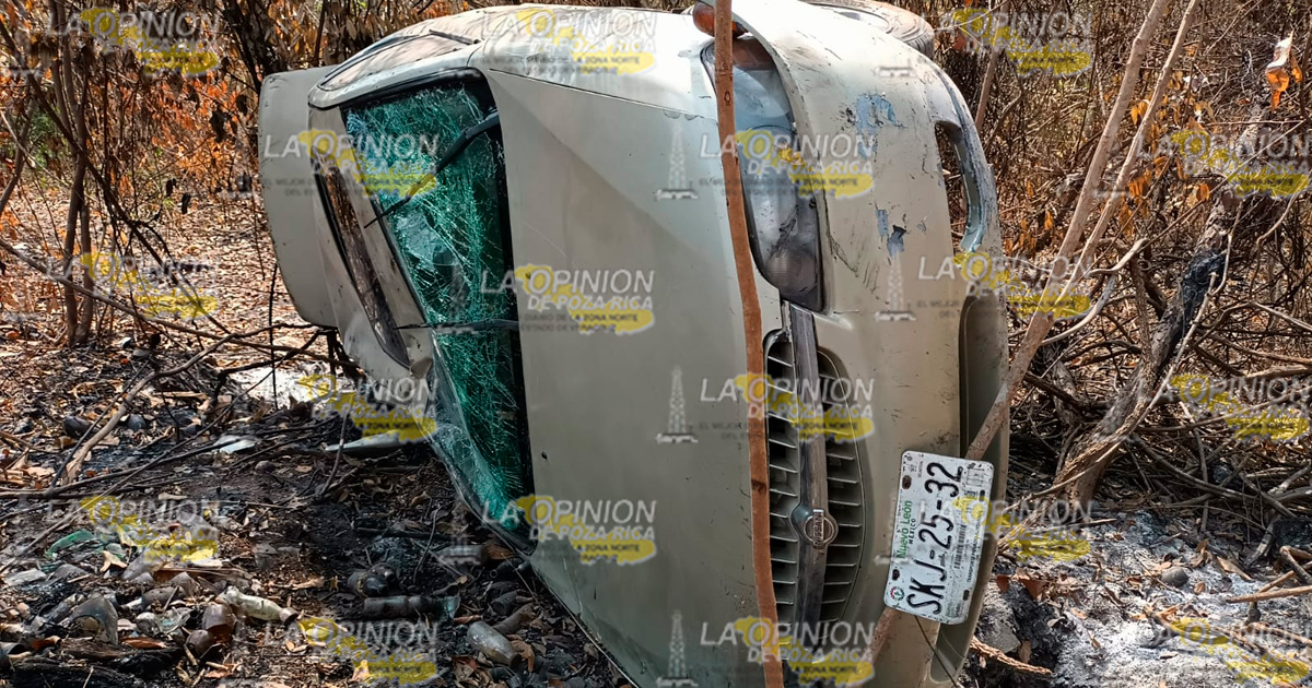 Auto volcado y abandonado