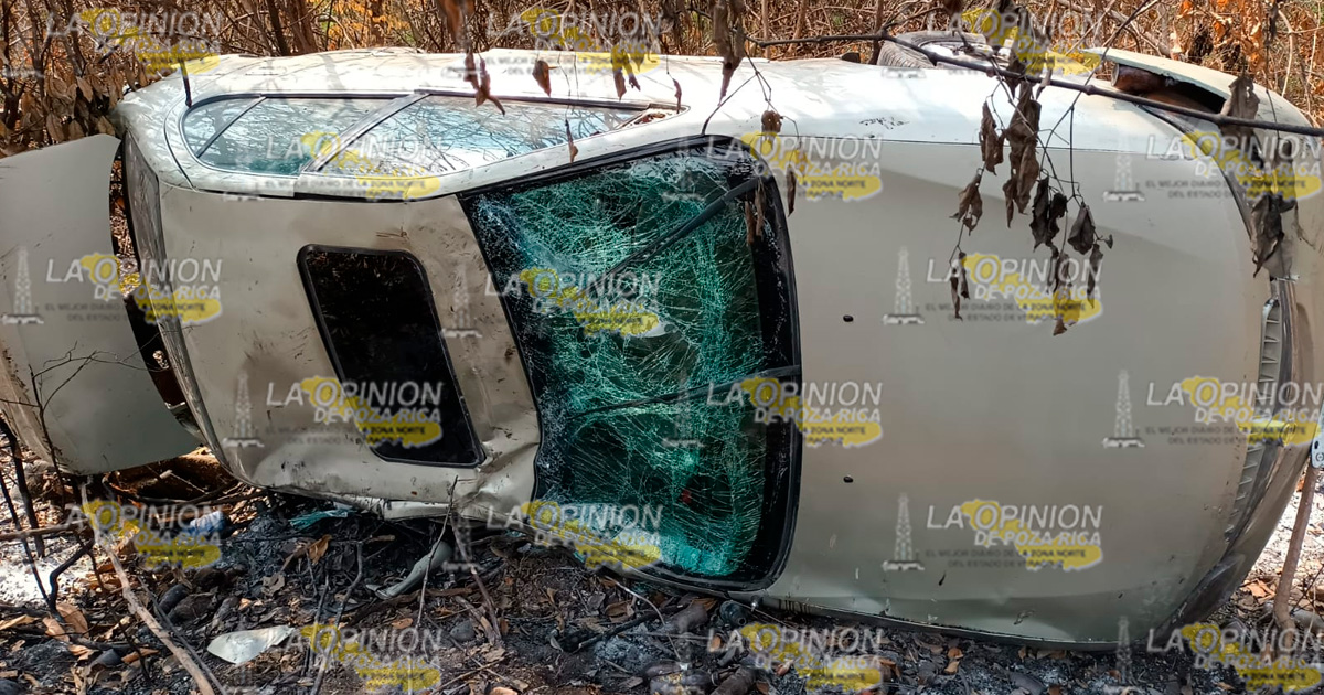 Auto volcado y abandonado