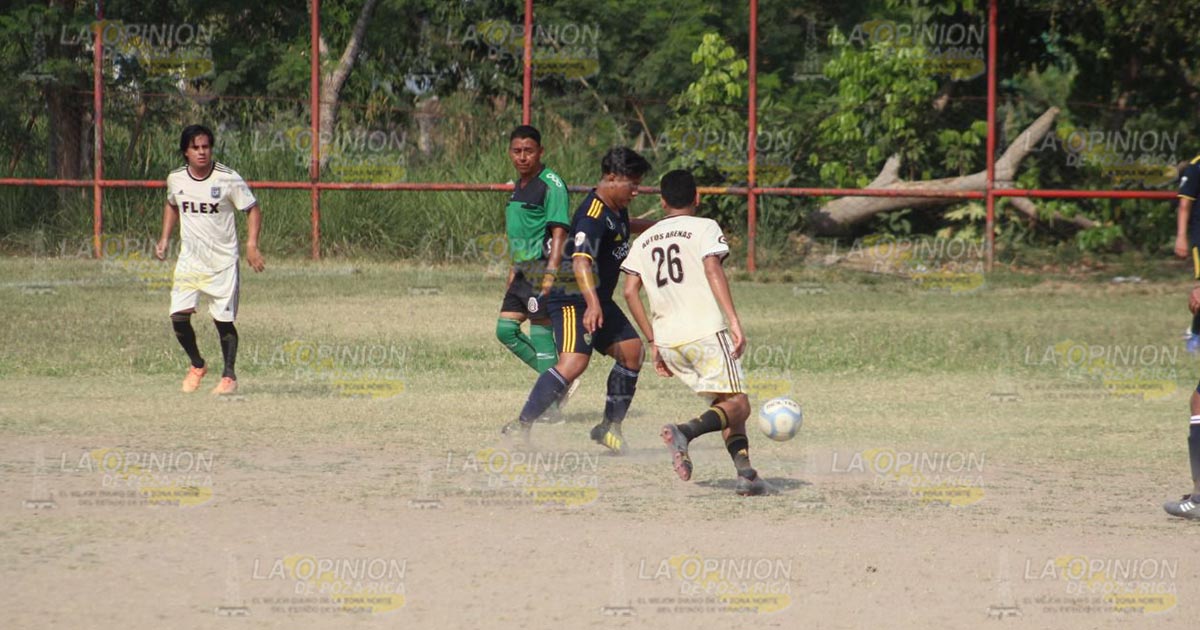 Autos Arenas le pega a Cazones Autos Arenas le pega a Cazones 3