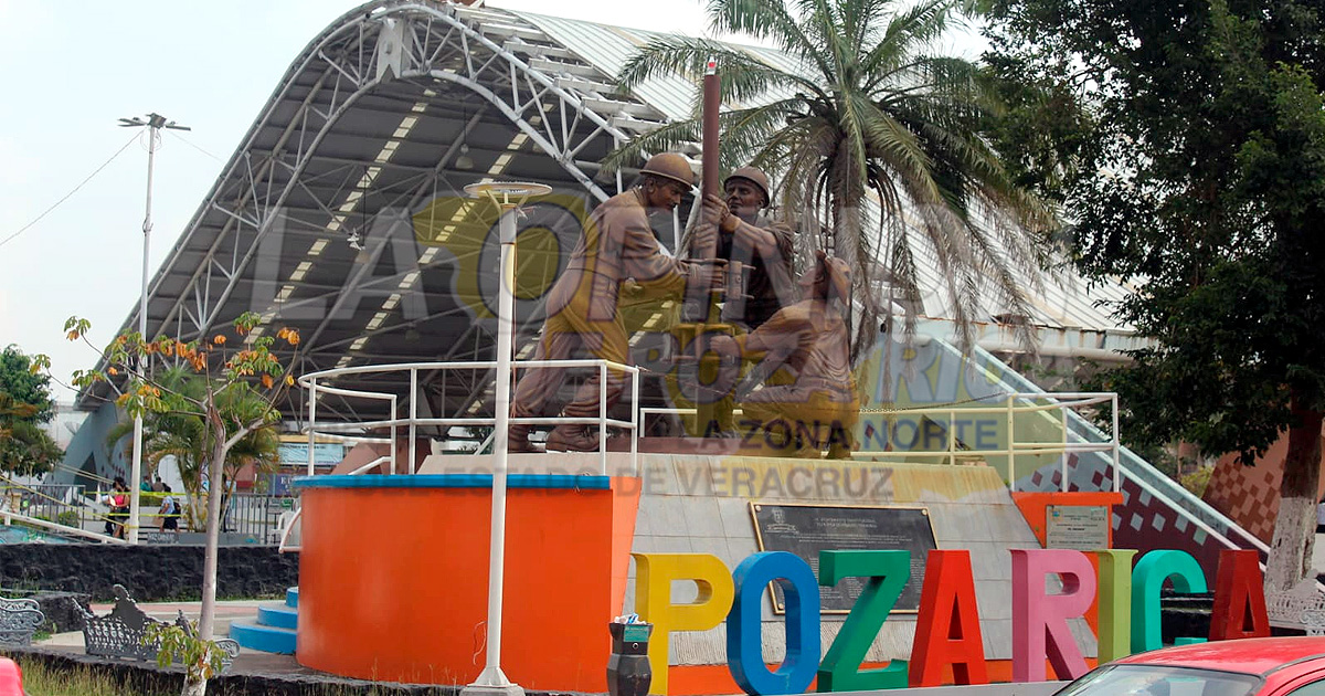 Cada vez más visibles los daños que Grace, provocó en el domo de la plaza cívica