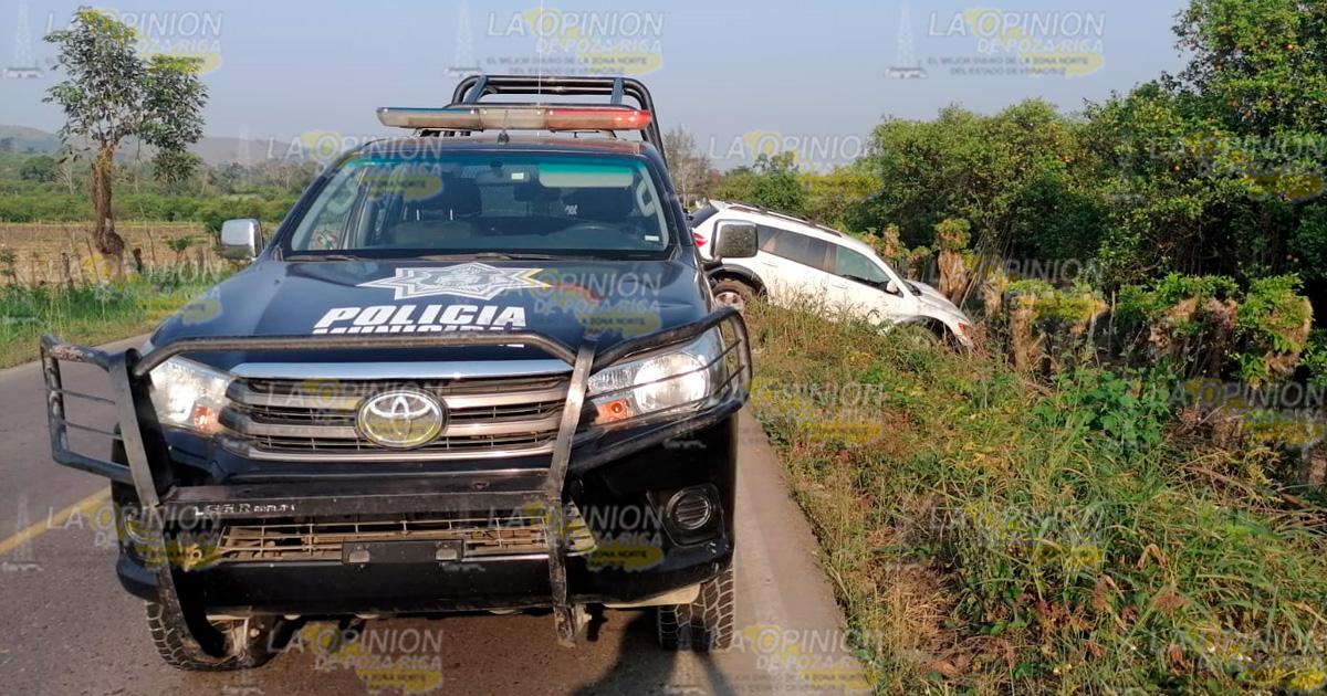 Camioneta a punto de volcar en Poblado, Espinal | Video