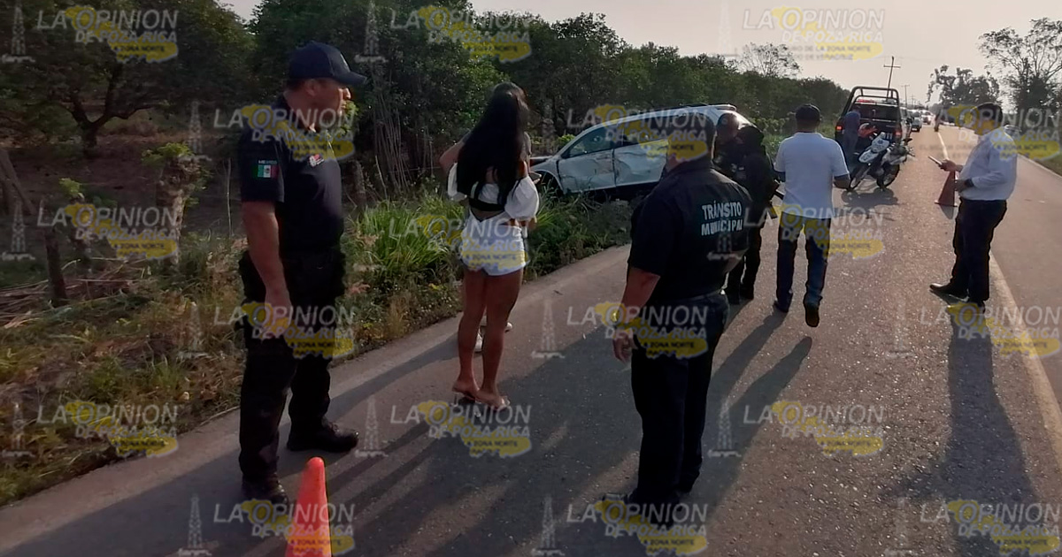 Camioneta a punto de volcar en Poblado, Espinal | Video