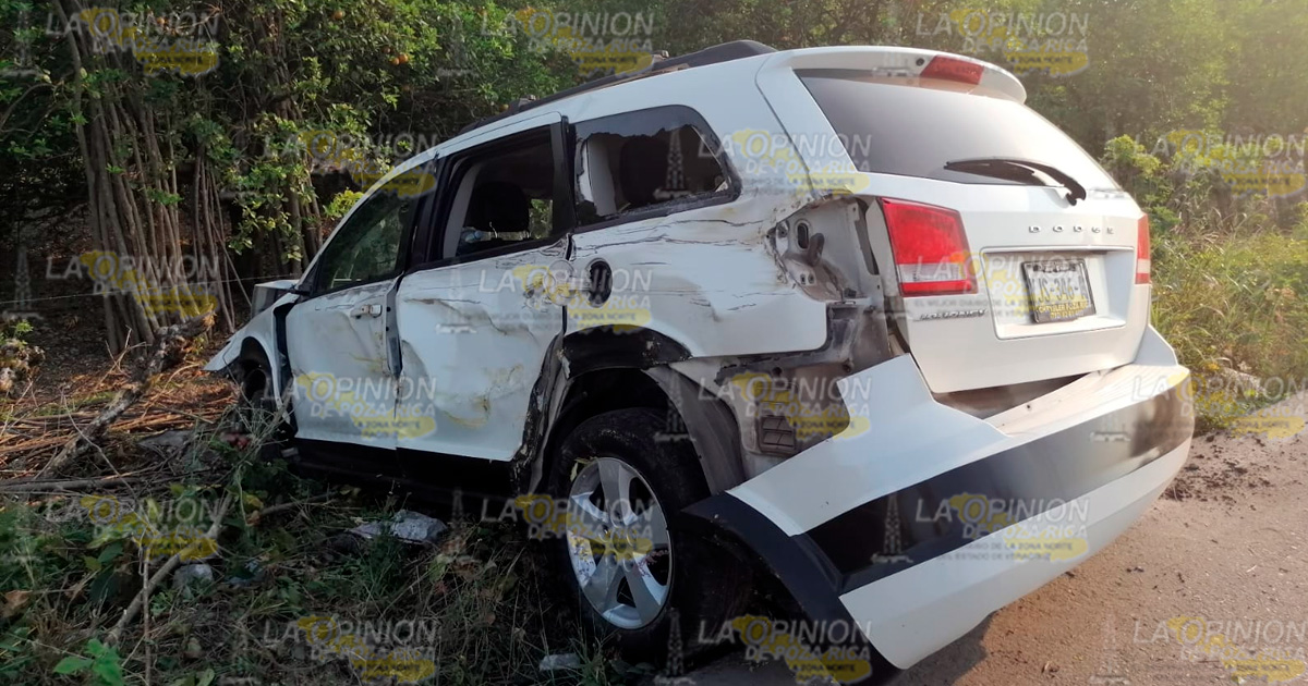 Camioneta a punto de volcar en Poblado, Espinal | Video