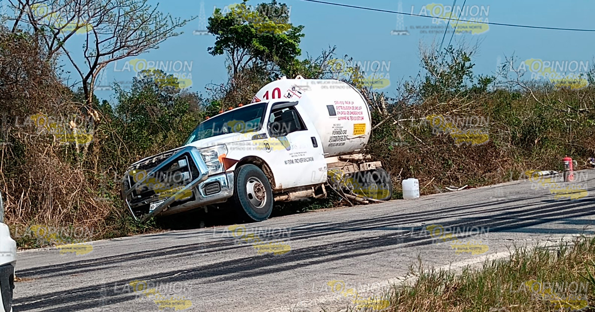 Chocan pipas en la carretera Tuxpan-Cazones | Video