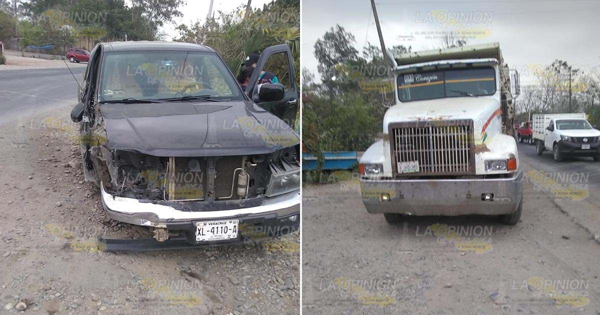 Choque entre una camioneta y un camión de volteo