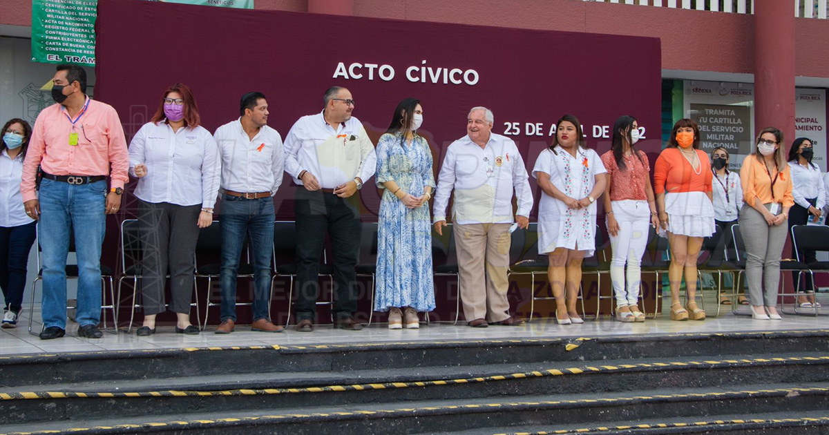 Destaca mensaje de niña en acto cívico, en el ayuntamiento de Poza Rica