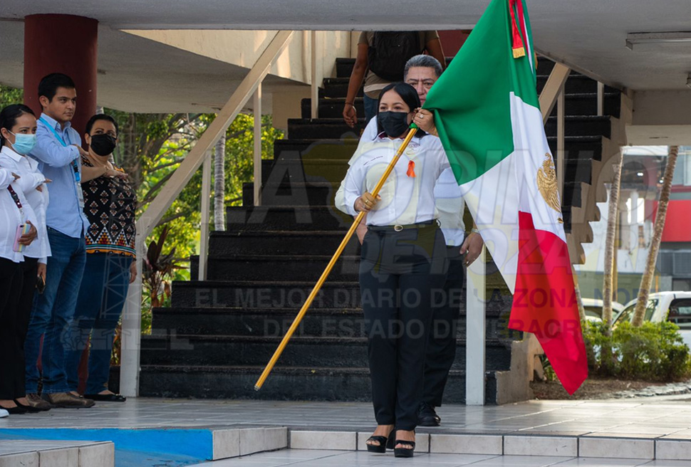 Destaca mensaje de niña en acto cívico, en el ayuntamiento de Poza Rica