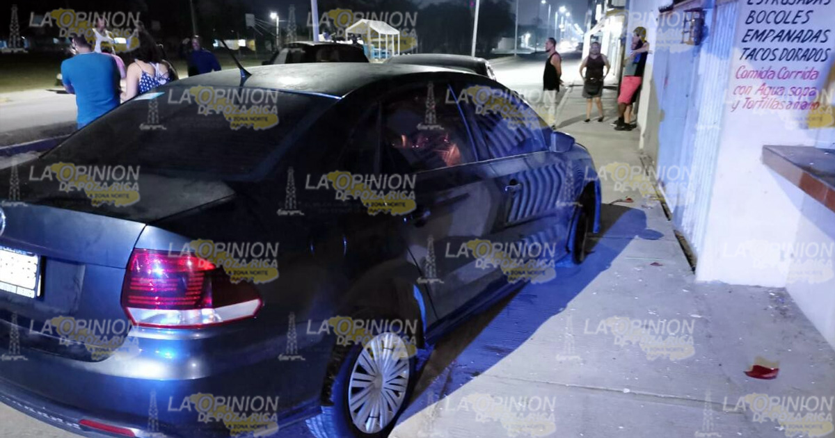 Ebrio destroza tres autos