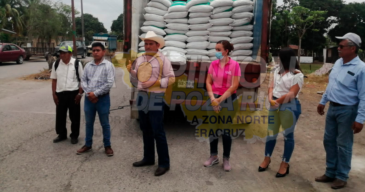 Entrega más de 40 toneladas de abono a productores de Espinal