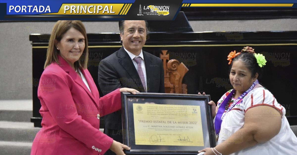 Entregan Premio Estatal de la Mujer a Martha Atzin Entregan Premio Estatal de la Mujer a Martha Atzin