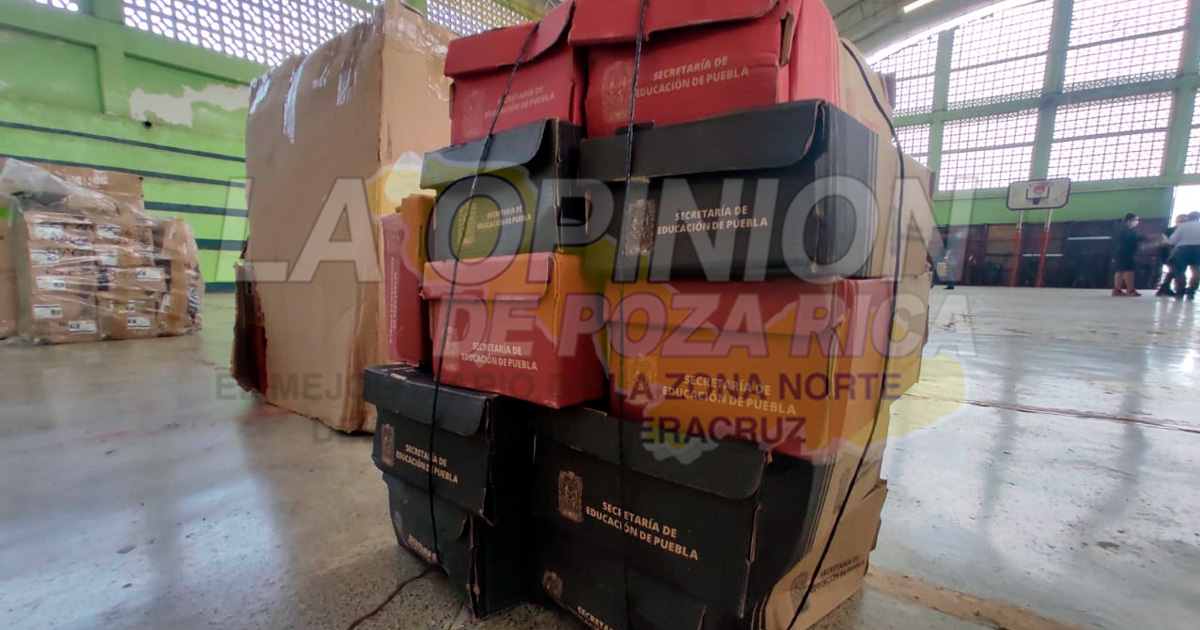 Entregan más de 3 mil pares de zapatos a estudiantes poblanos