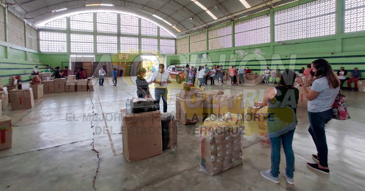 Entregan más de 3 mil pares de zapatos a estudiantes poblanos