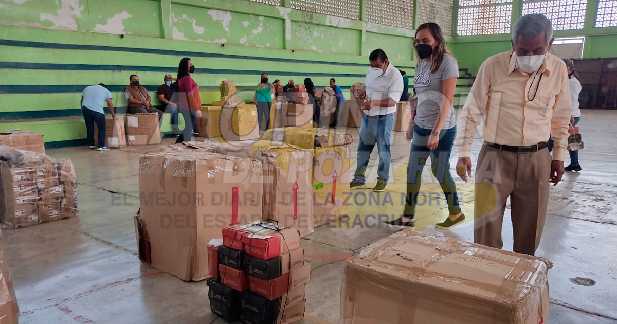 Entregan más de 3 mil pares de zapatos a estudiantes poblanos