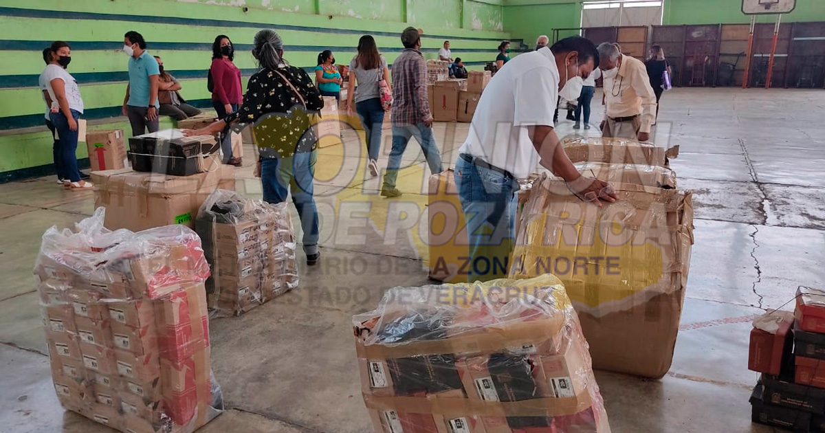 Entregan más de 3 mil pares de zapatos a estudiantes poblanos