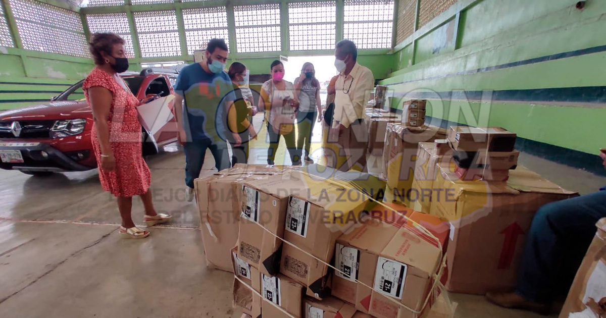 Entregan más de 3 mil pares de zapatos a estudiantes poblanos