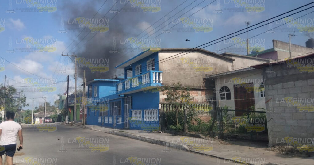 Cortocircuito provoca incendio en vivienda de Papantla