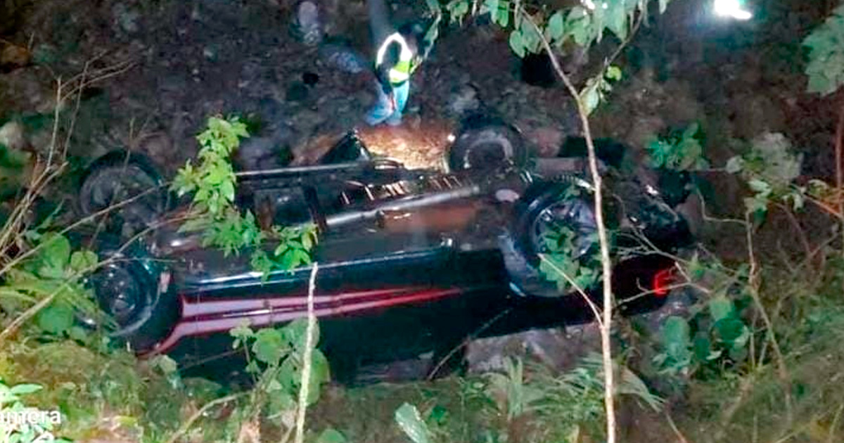 Familia xicotepense vuelca al precipicio