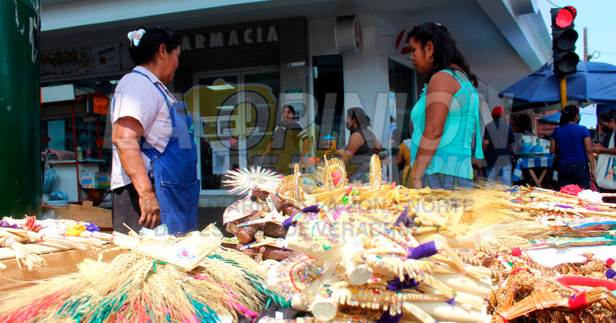Feligreses empiezan a comprar palmilla para llevar a bendecir en Domingo de Ramos