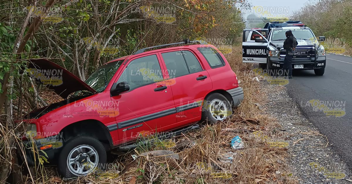 Hallan camioneta accidentada Hallan camioneta accidentada