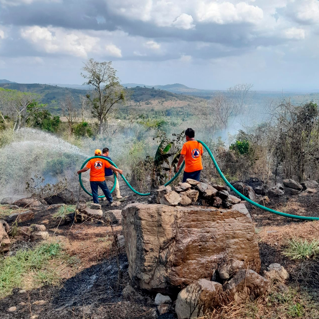 Sofocan voraz incendio en ampliación Santa Anita