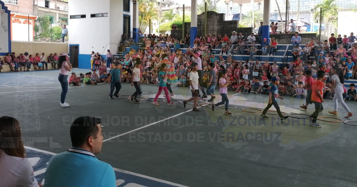 Llevan alegría y diversión a niños de Zozocolco