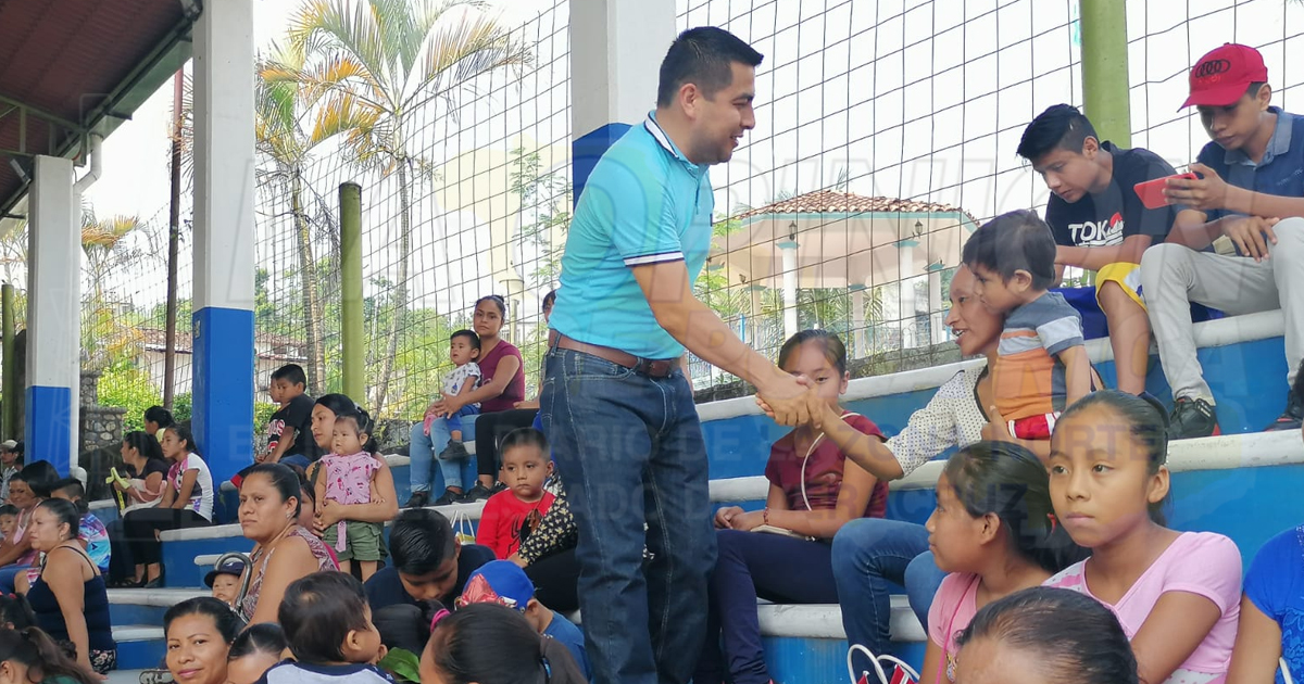 Llevan alegría y diversión a niños de Zozocolco