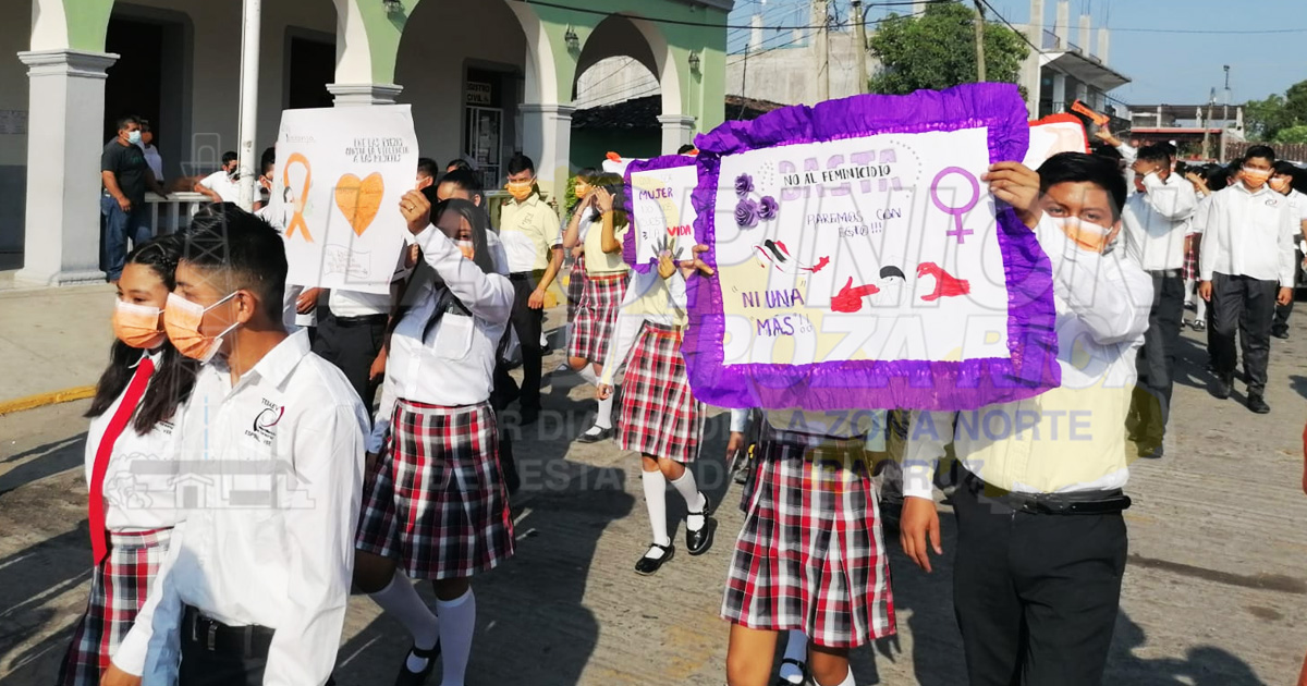 Marchan estudiantes para exigir alto a la violencia en Espinal