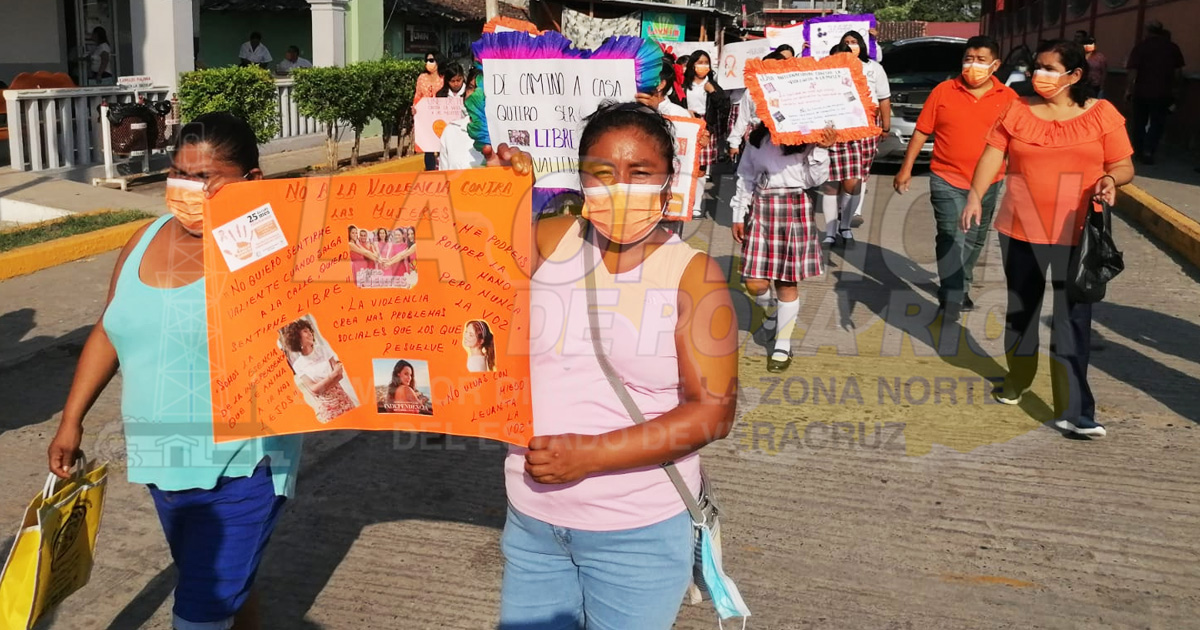 Marchan estudiantes para exigir alto a la violencia en Espinal