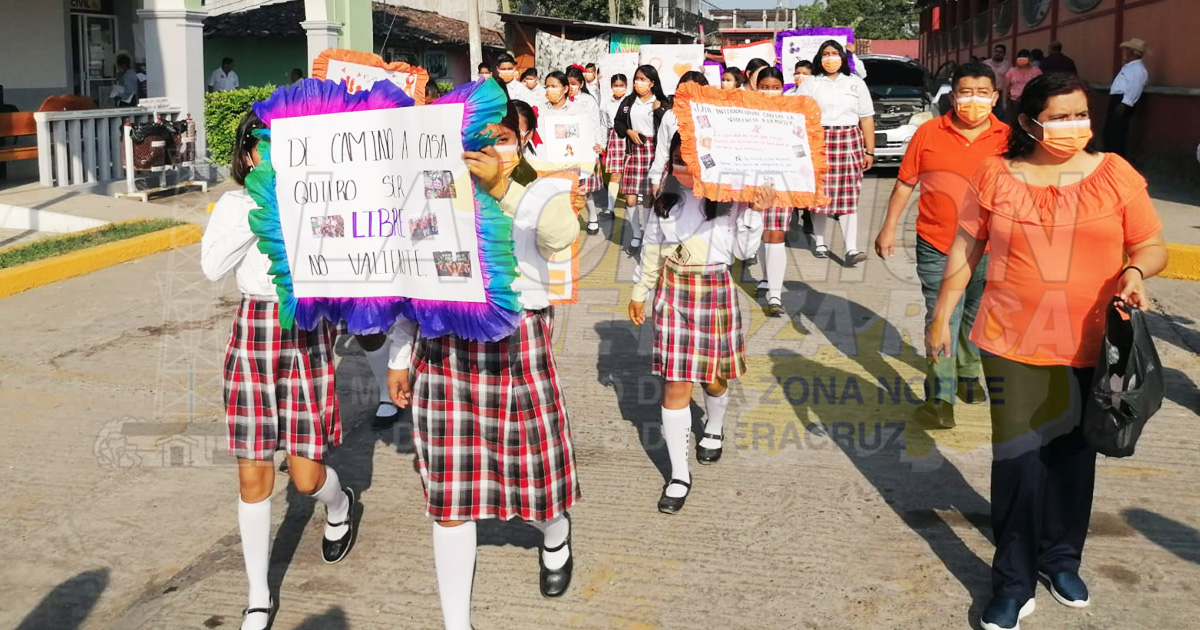Marchan estudiantes para exigir alto a la violencia en Espinal