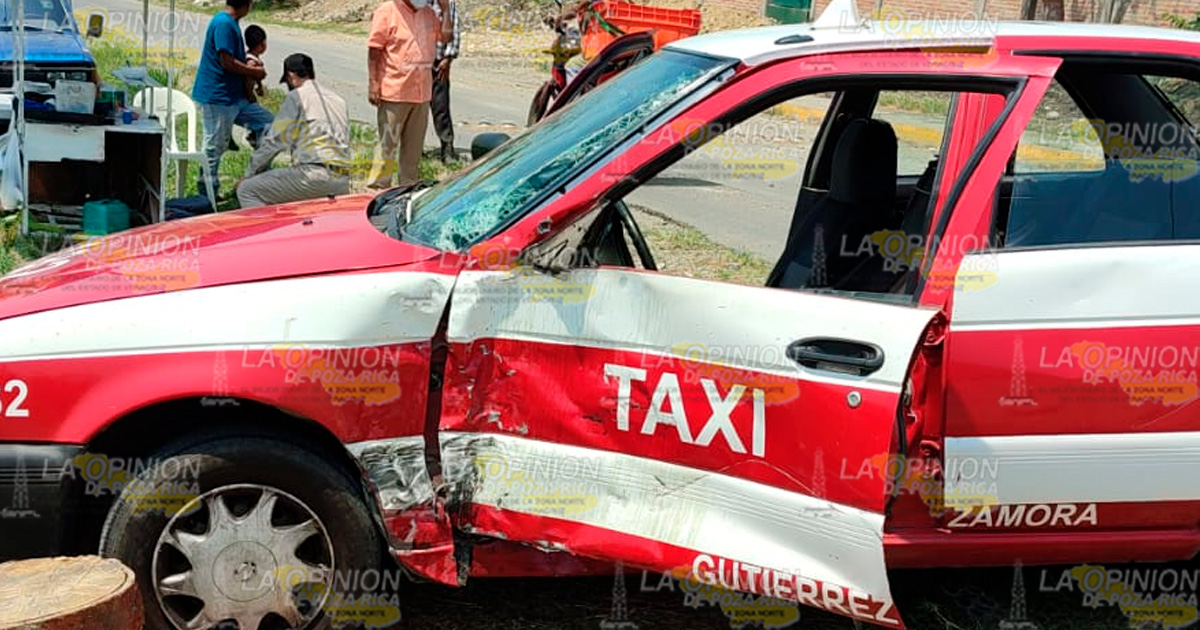 Motociclista grave tras impactarse contra un taxi