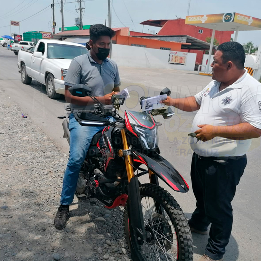 Motociclistas arriesgan la vida de su familia
