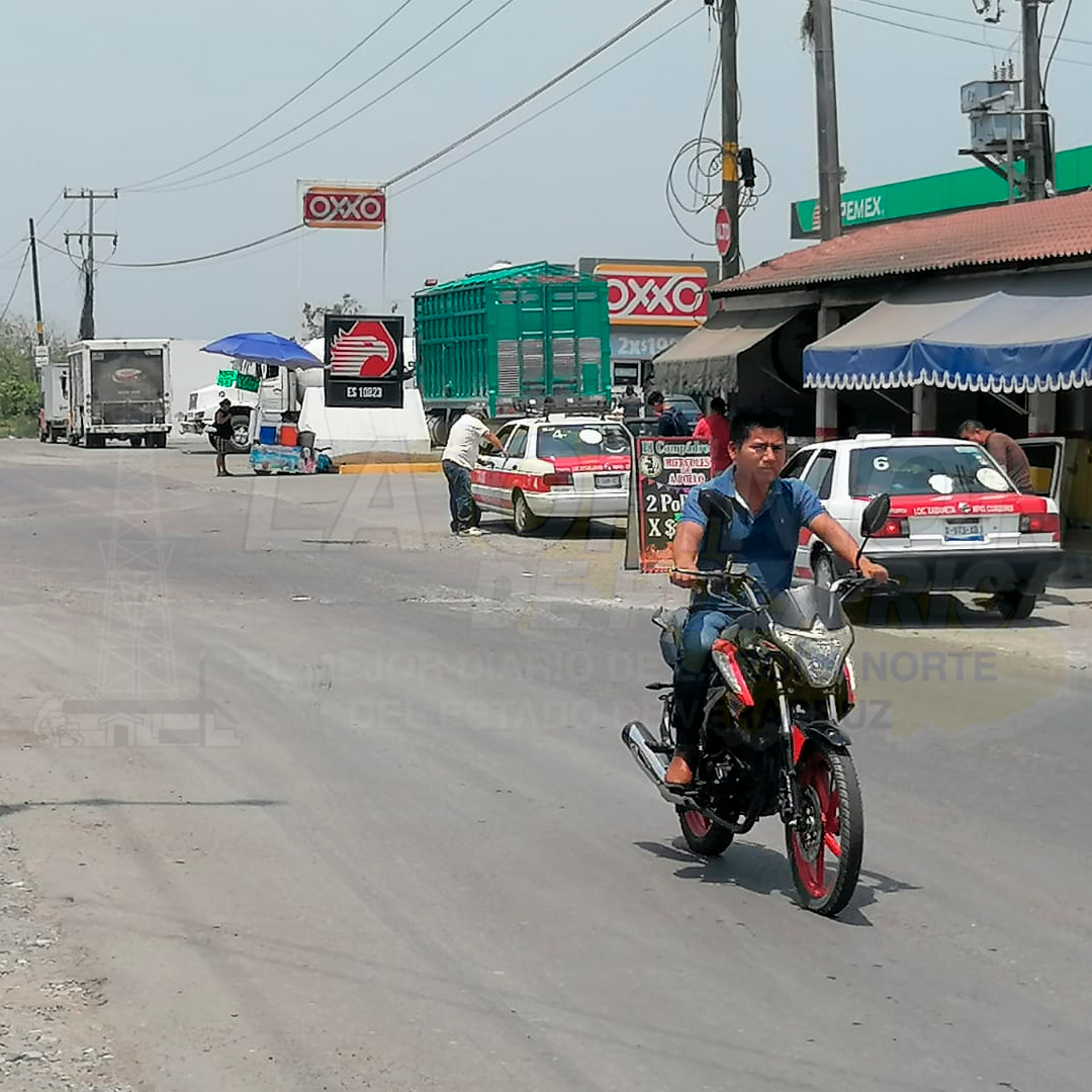 Motociclistas arriesgan la vida de su familia