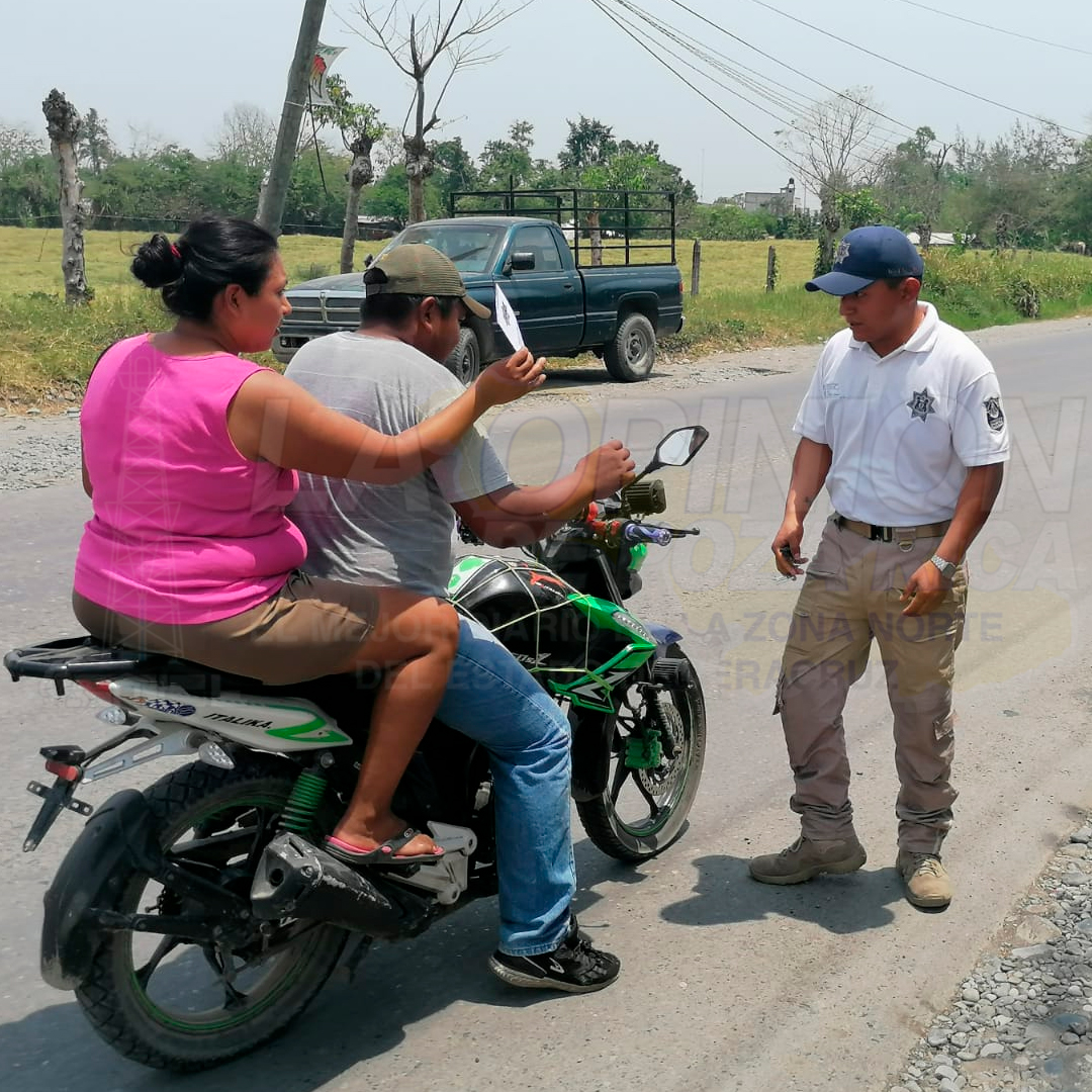 Motociclistas arriesgan la vida de su familia
