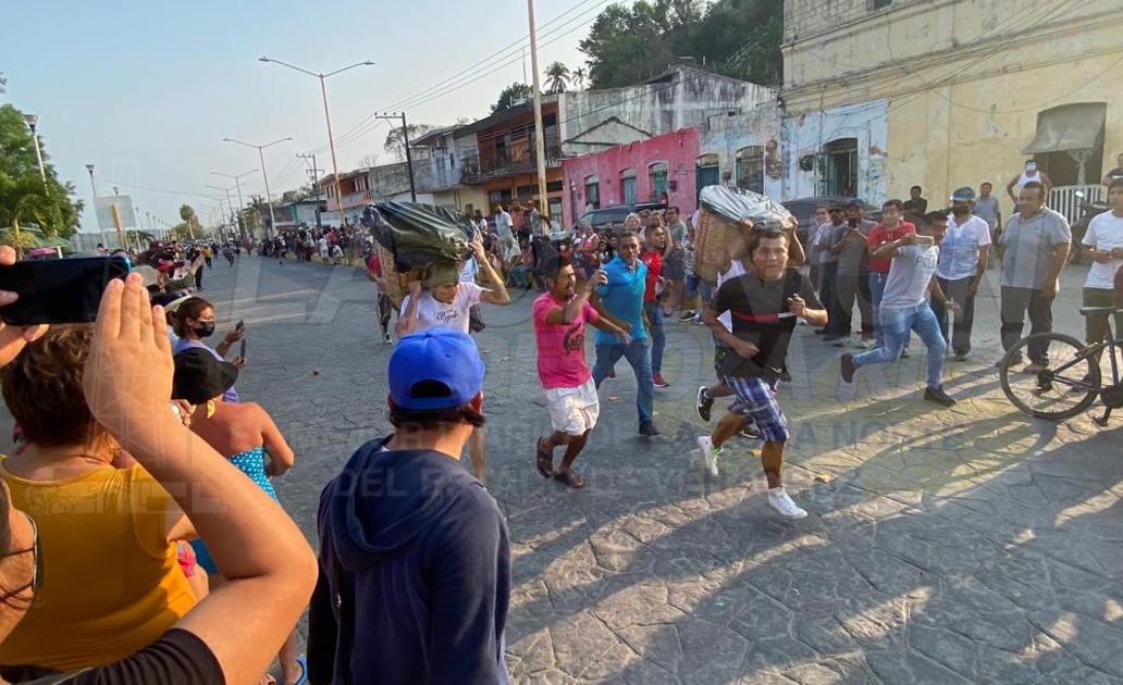 Realizan carrera de coloteros en Gutiérrez Zamora