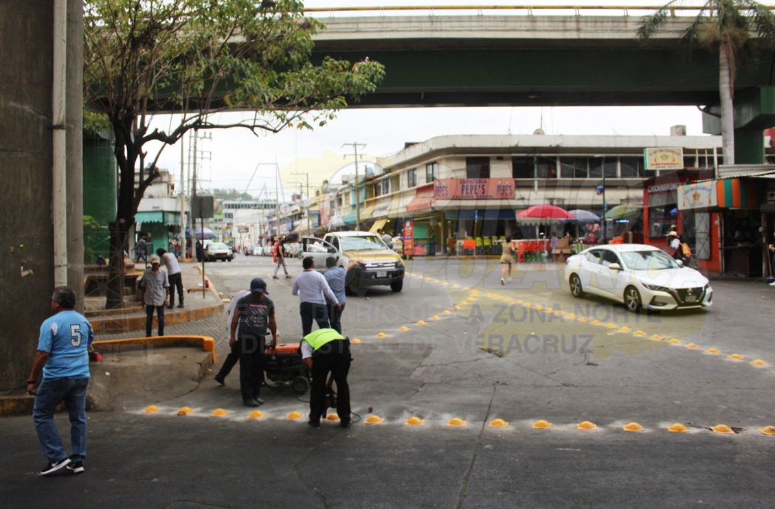 Nueva señalética en retorno del Rey del Cacahuate, en Poza Rica