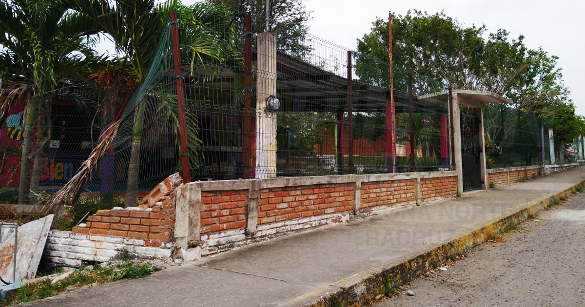 Piden rehabilitación para sus escuelas